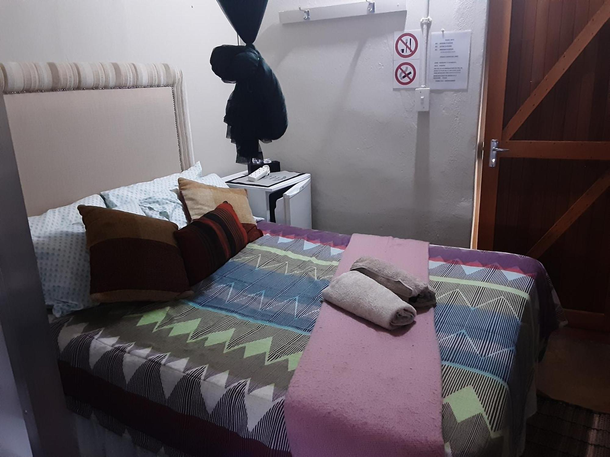 Kai-Oms Backpackers Lodge Оучо Экстерьер фото